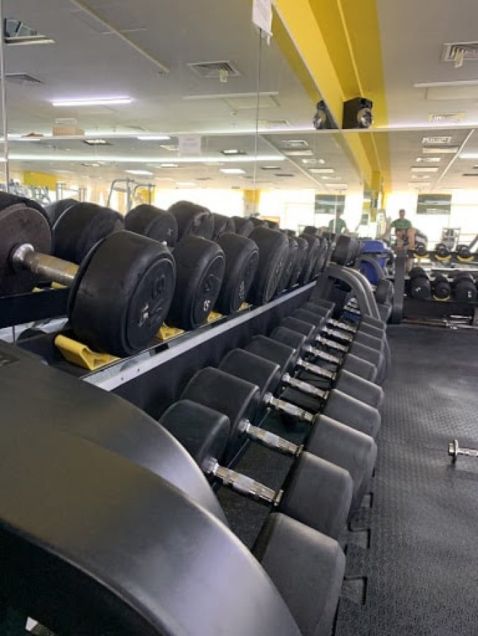 Nashwan  Gym Nadd Al Hamar-free weights