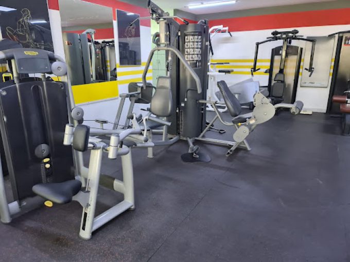 Nashwan Gym Nadd Al Hamar-machine ara